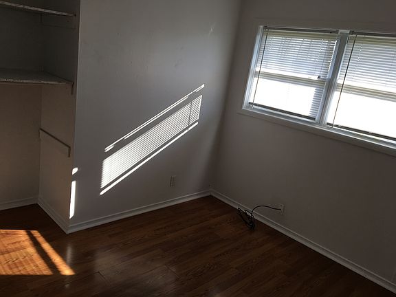 3rd image of 199 Meadow Ln