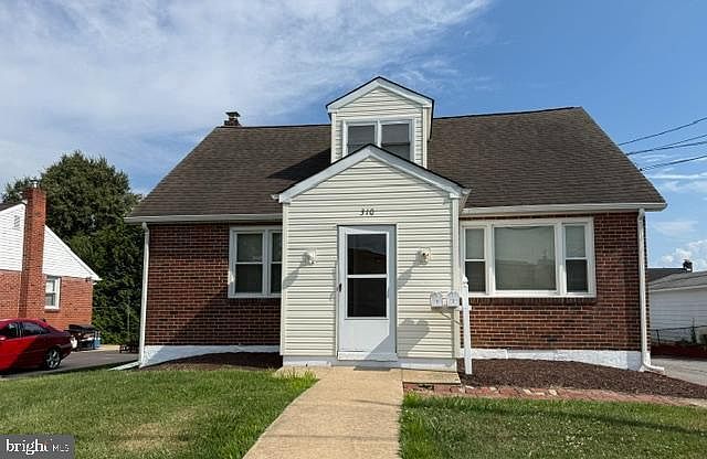 1st image of 310 Silverbrook Dr