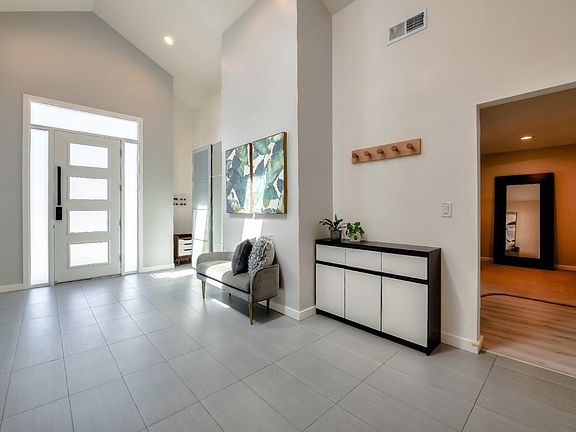 5th image of 998 Poplar Ct