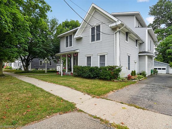 3rd image of 108 College St
