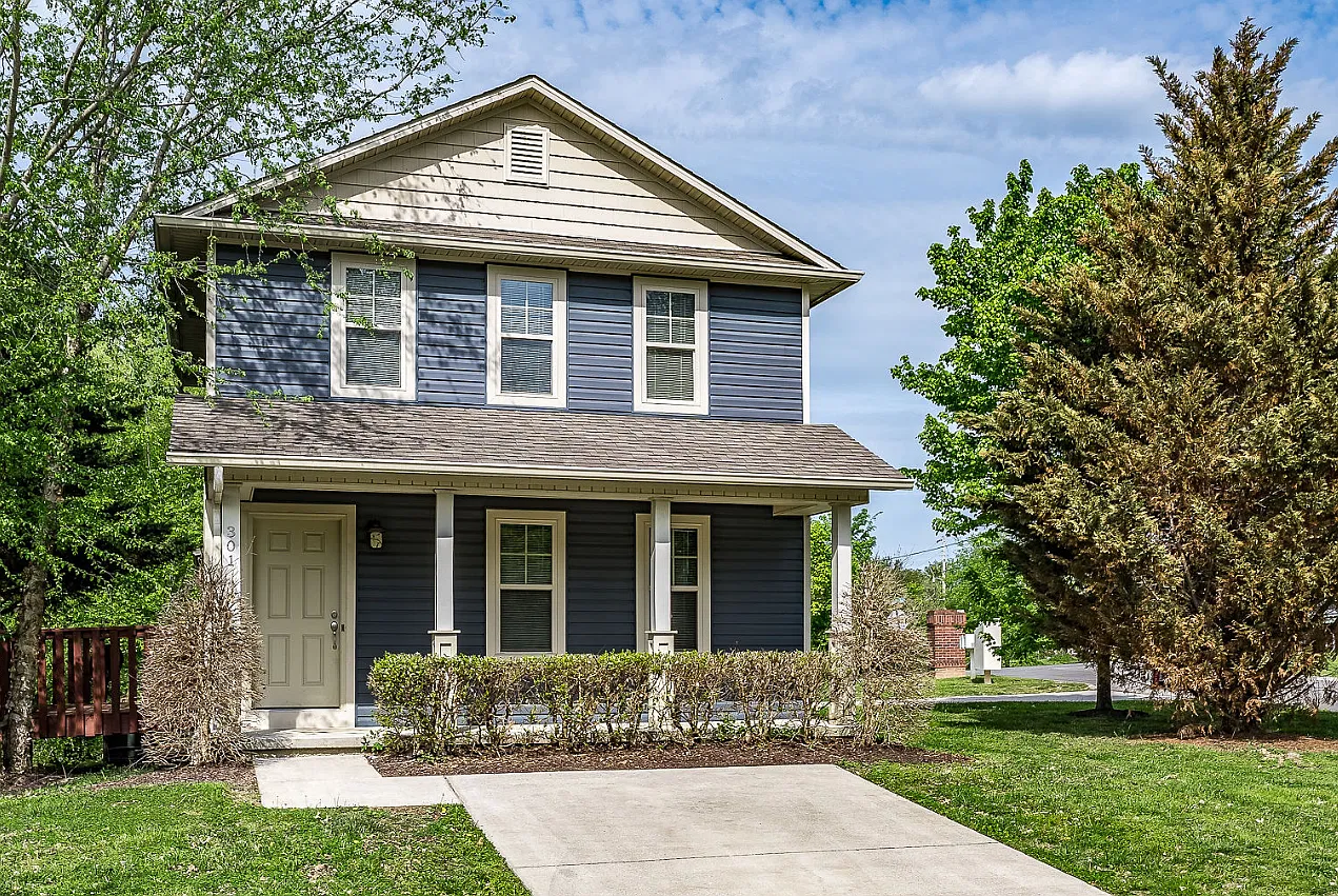 301 Stone Creek Dr — Photo 2