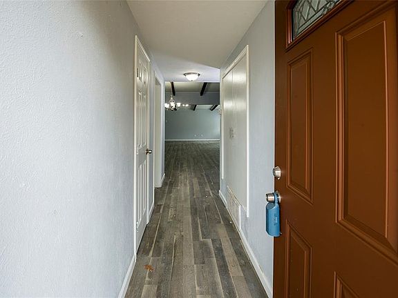 3rd image of 1708 Mayflower Dr
