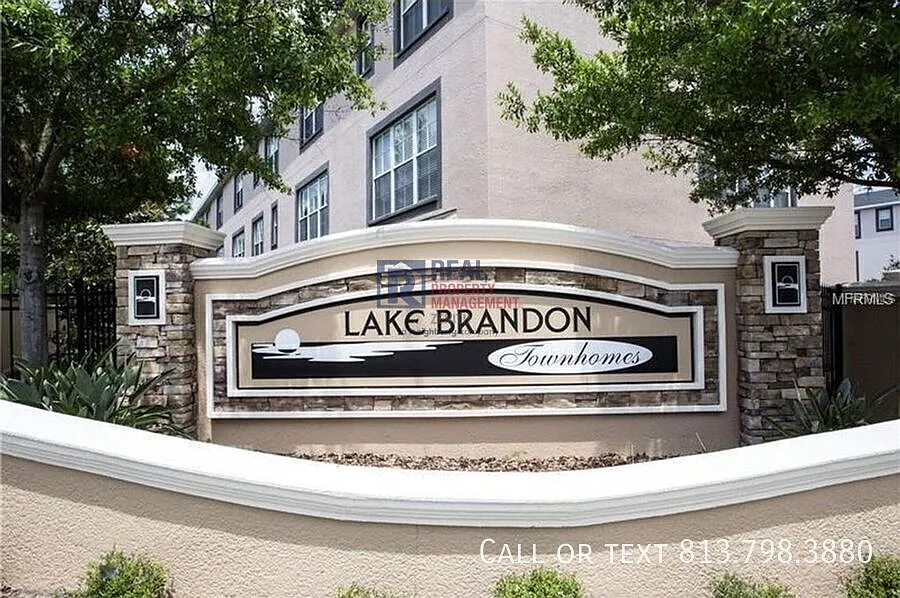 For Rent 3 Bed, Beautiful Townhome In Gated Lake Brandon Community — Photo 3