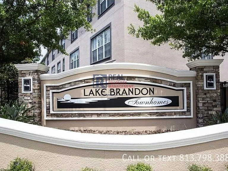 2522 Lexington Oak Dr — Photo 3