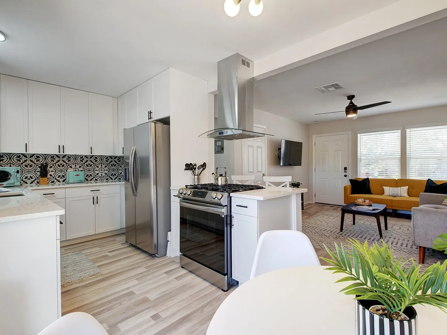 3 bed, $4,250 — Photo 2