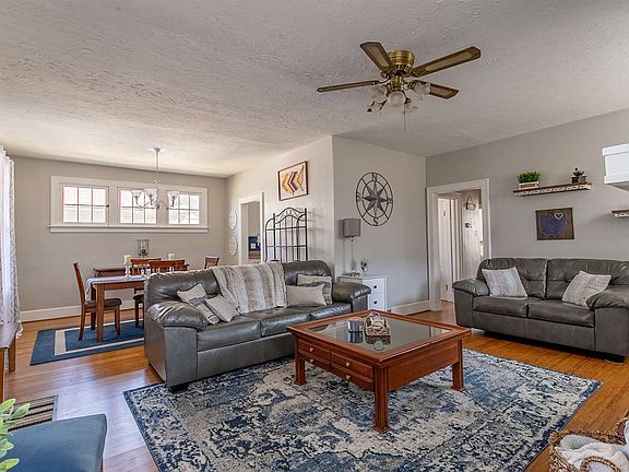 4th image of 424 Lewis Ave