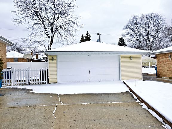 3rd image of 7901 W 74th St