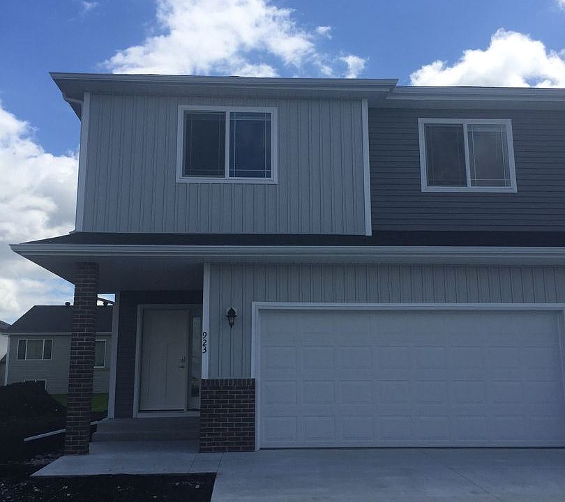 1st image of 923 Eaglewood Ave W