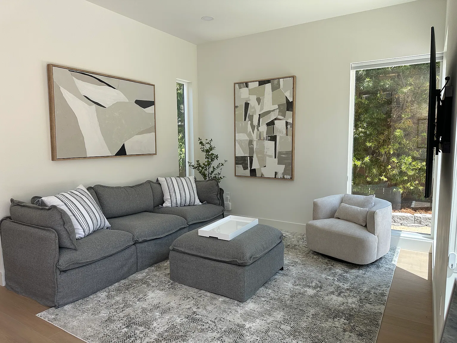 1 bed, 1.5 bath, 980 sqft, $6,000 — Photo 2