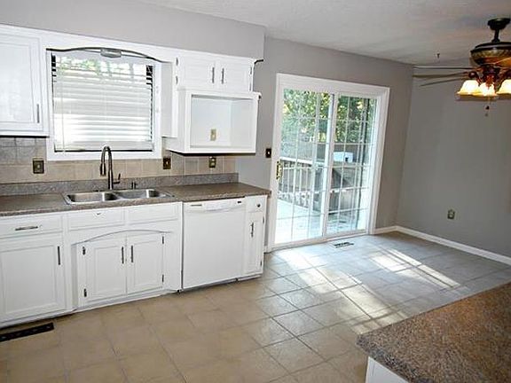 4th image of 808 Terry Dale Dr