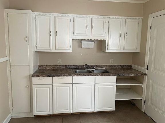 4th image of 990 Dillworth St