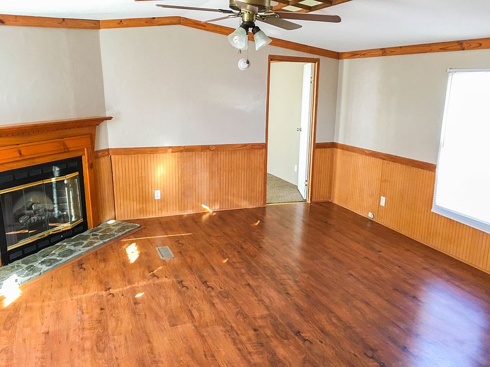 1st image of 834 Sunflower Ln