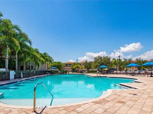 636 NE 193rd St, Miami, FL 33179
