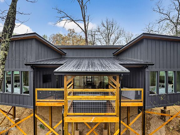 3rd image of 1079 Pleasure Rd