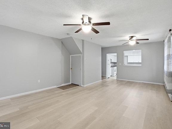 5th image of 738 Edison St