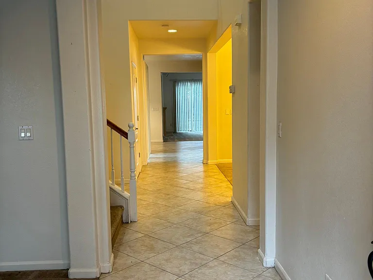715 S Comunidad St — Photo 6