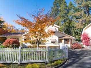 1820 McCarter Ln, Grants Pass, OR 97527
