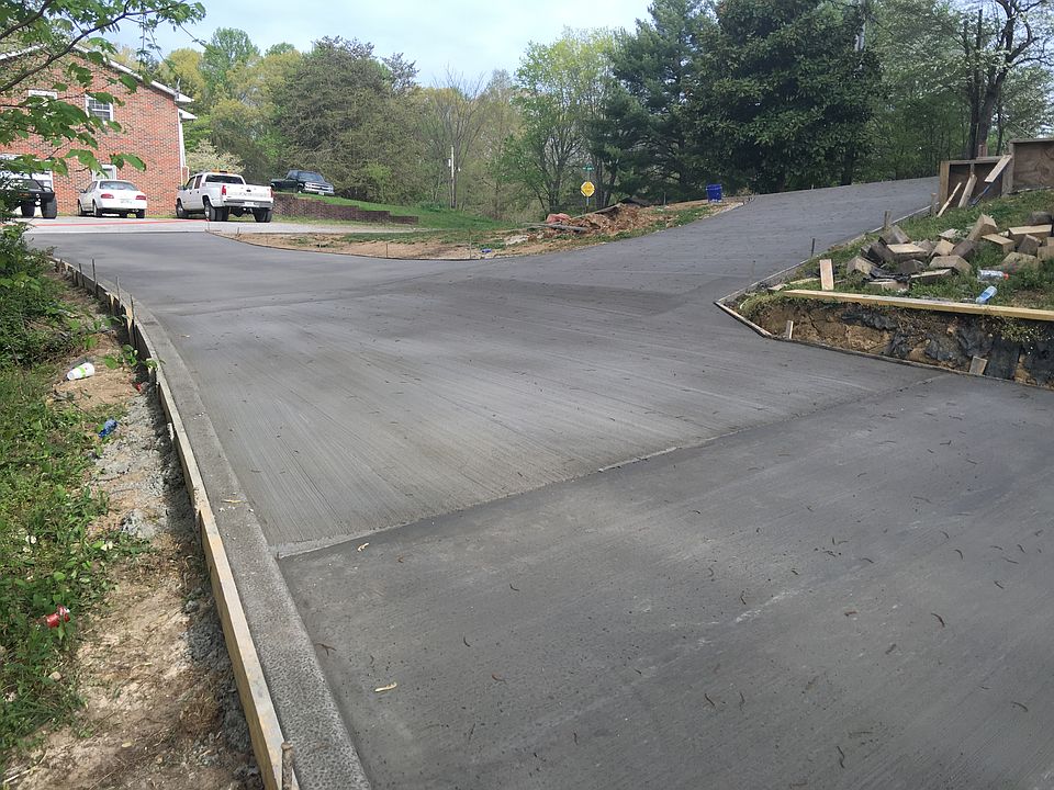 1st image of 2435 Oak Park Dr