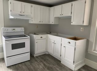 5 Griffin St APT 2, Derry, NH 03038