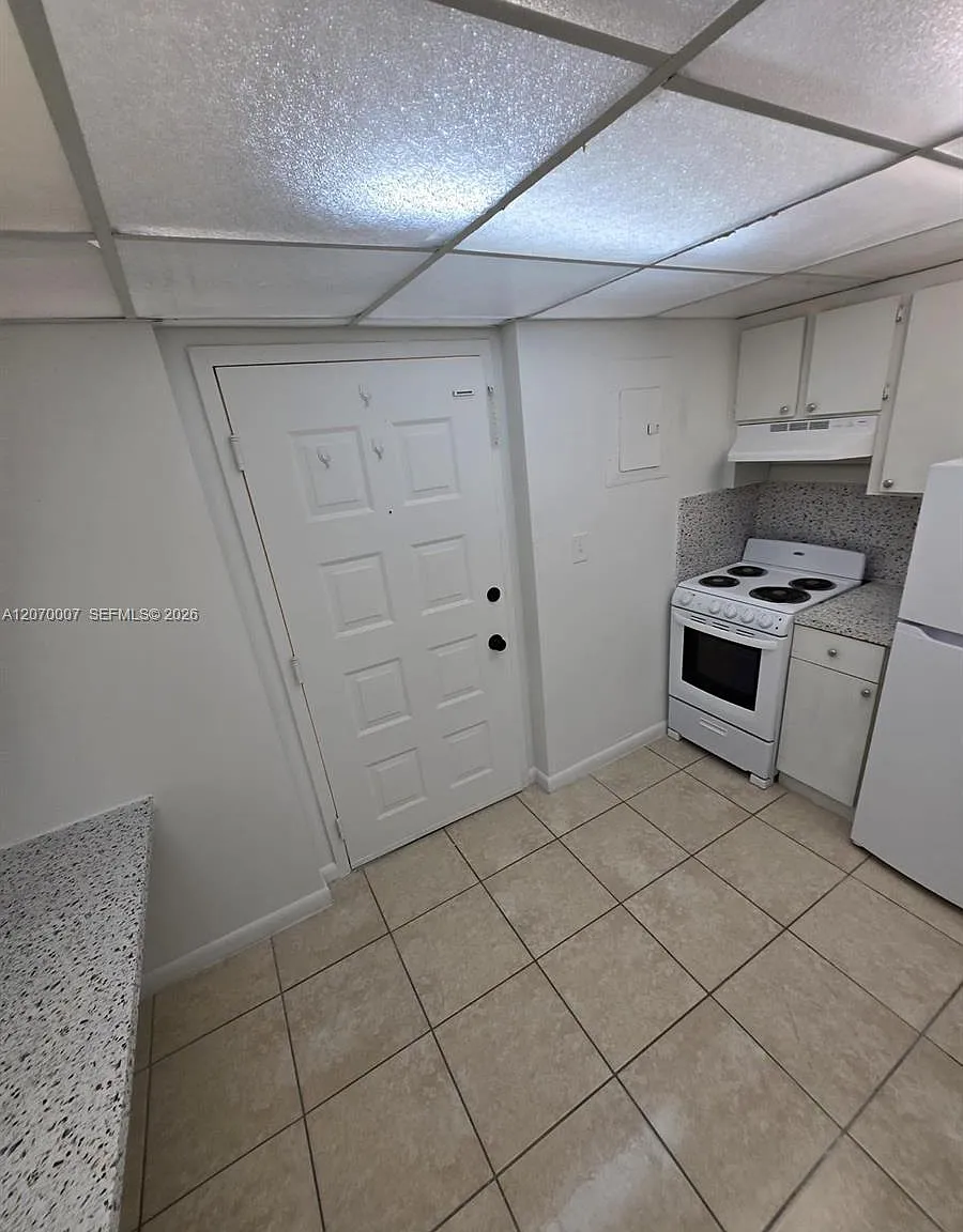 Coral Gate West Condo — Photo 2