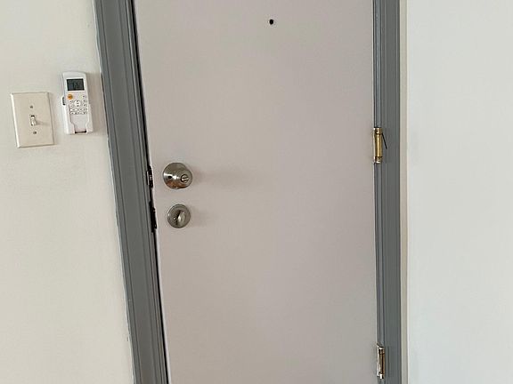 4th image of 122 Diamond St Floor 3