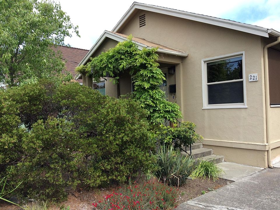 1st image of 221 Vallejo St