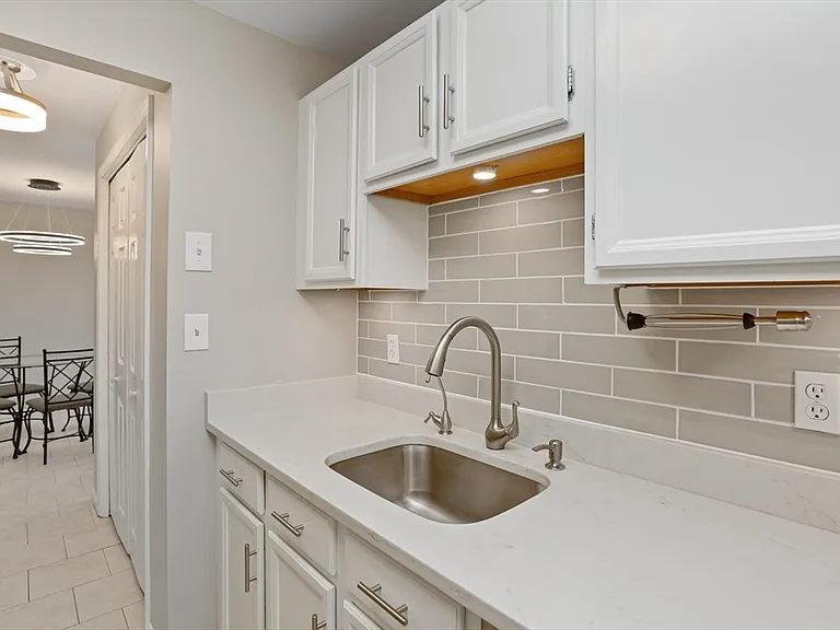 20 Central St #306 — Photo 17