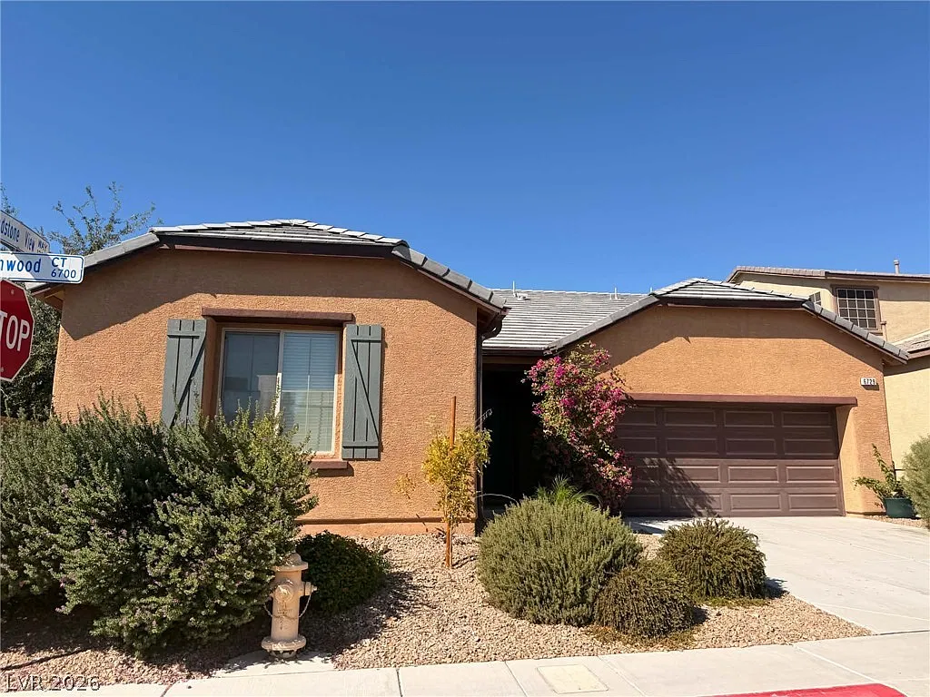 3 bed, 2.0 bath, 1847 sqft, $2,400 — Photo 2