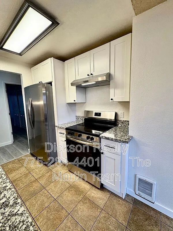 2 bed, 1.0 bath, 963 sqft, $1,600 — Photo 3