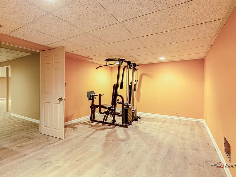 1551 Crowfoot Cir N — Photo 33