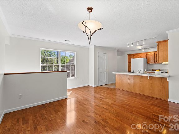 5th image of 206 Waters Edge Dr