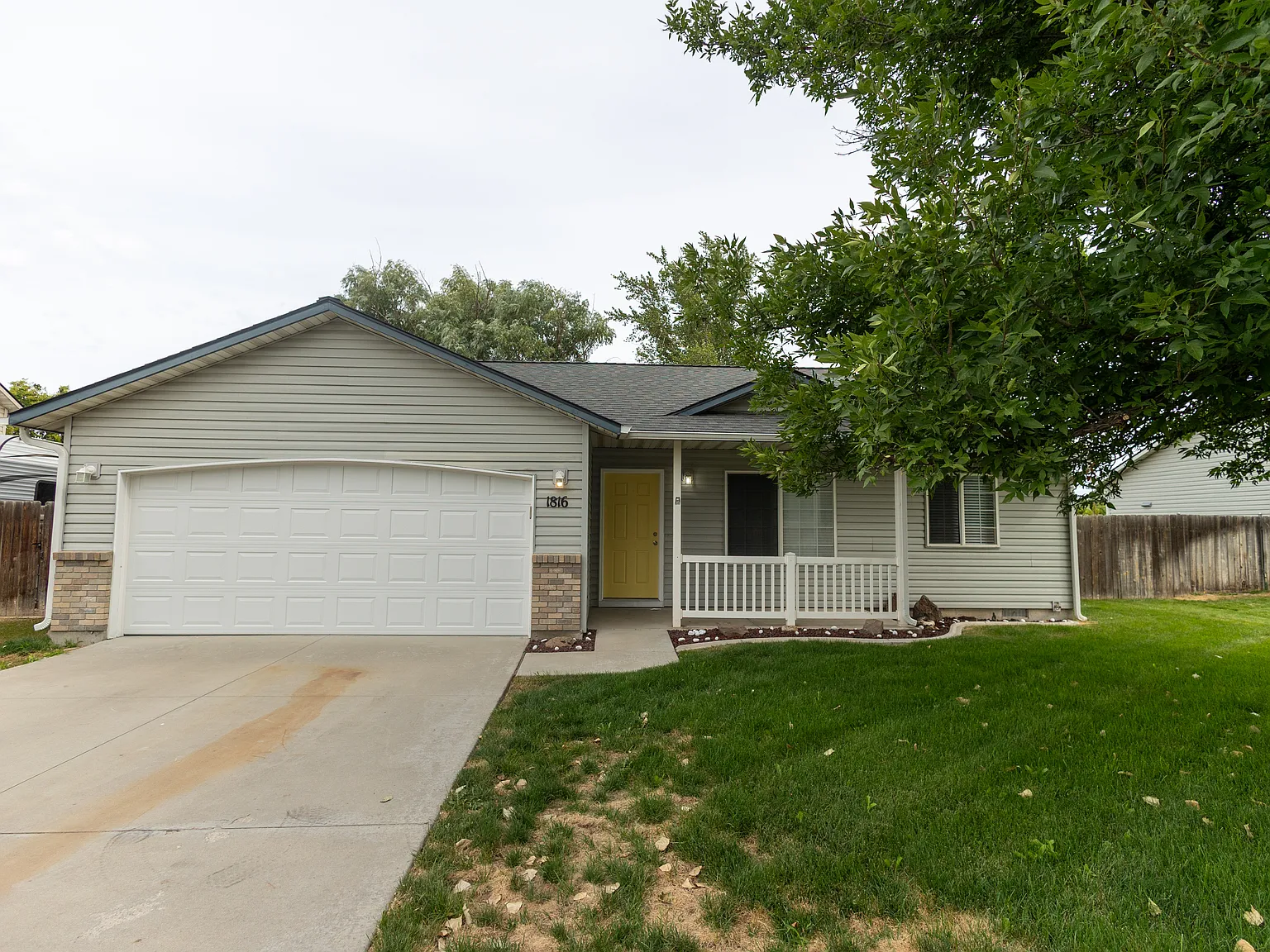 3 bed, 941 sqft, $1,900 — Photo 2