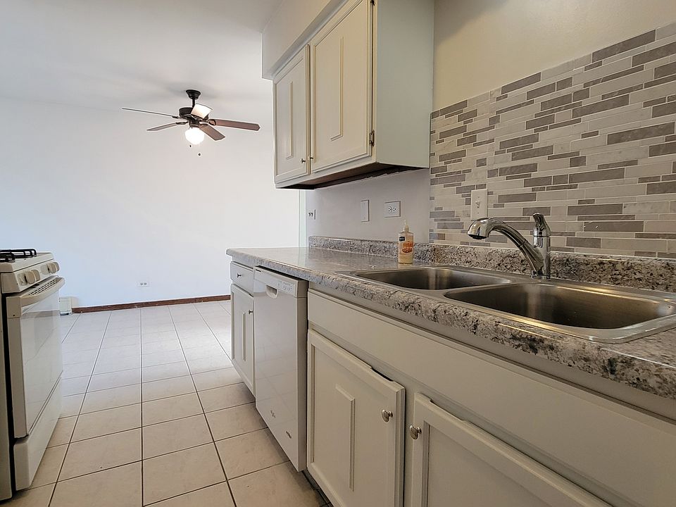 1st image of 1440 Willow Ln #0