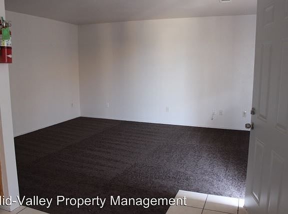 4th image of 1449 E Douglas Ave