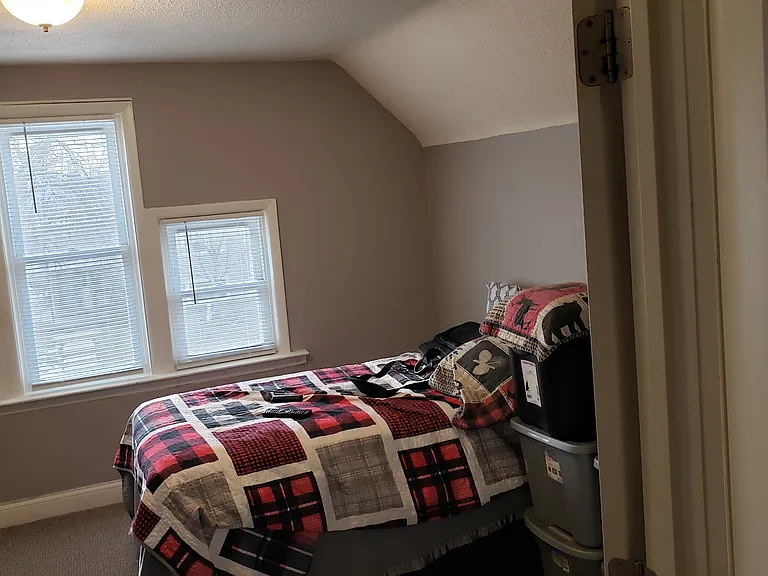 137 4th Ave S #2 — Photo 6