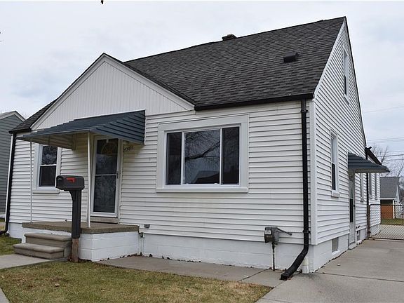 3rd image of 21701 Revere St