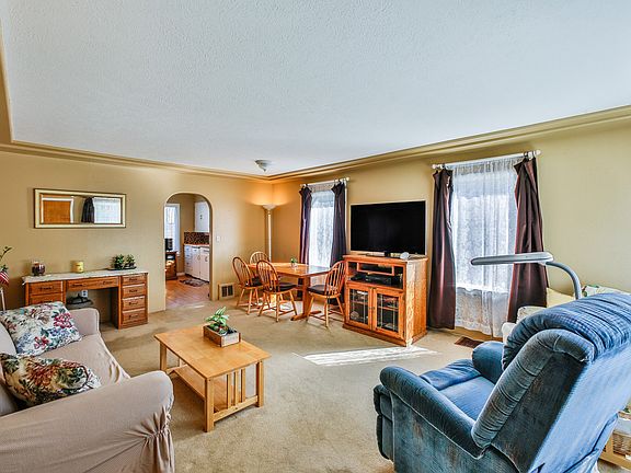 4th image of 707 E Hoffman Ave