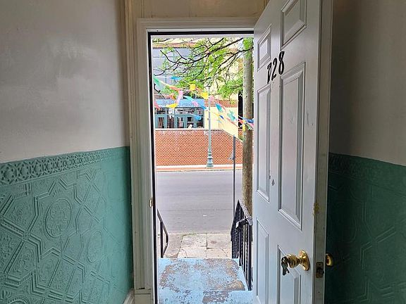 5th image of 728 Franklin St