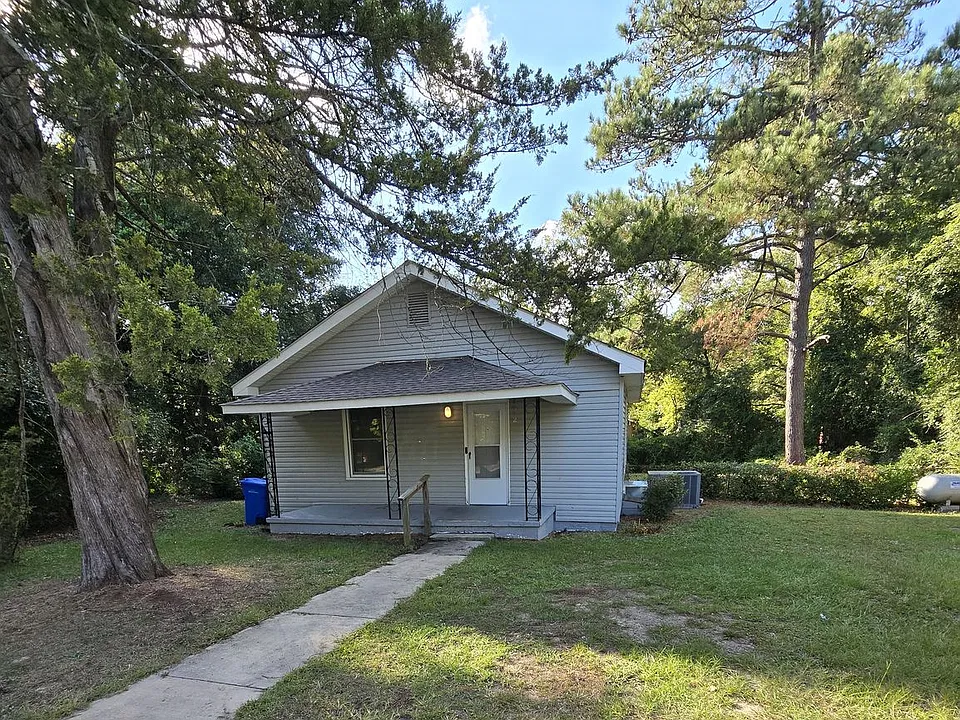 1912 Cowan St