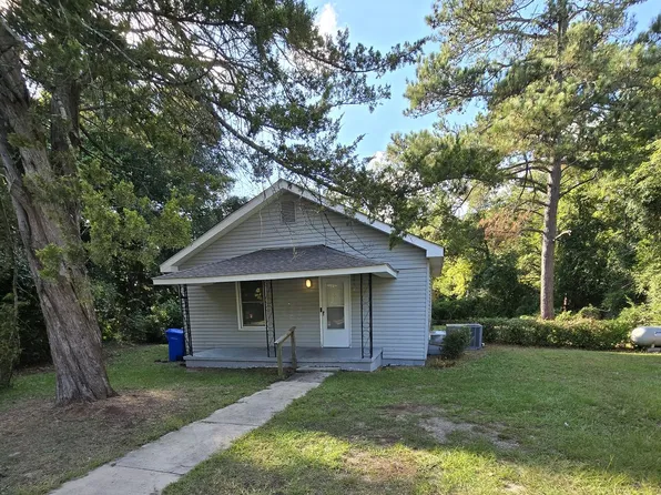 1912 Cowan St, Fayetteville, NC 28306