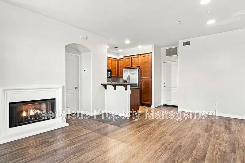 3 bed, 2.5 bath, 1395 sqft, $3,550 — Photo 2