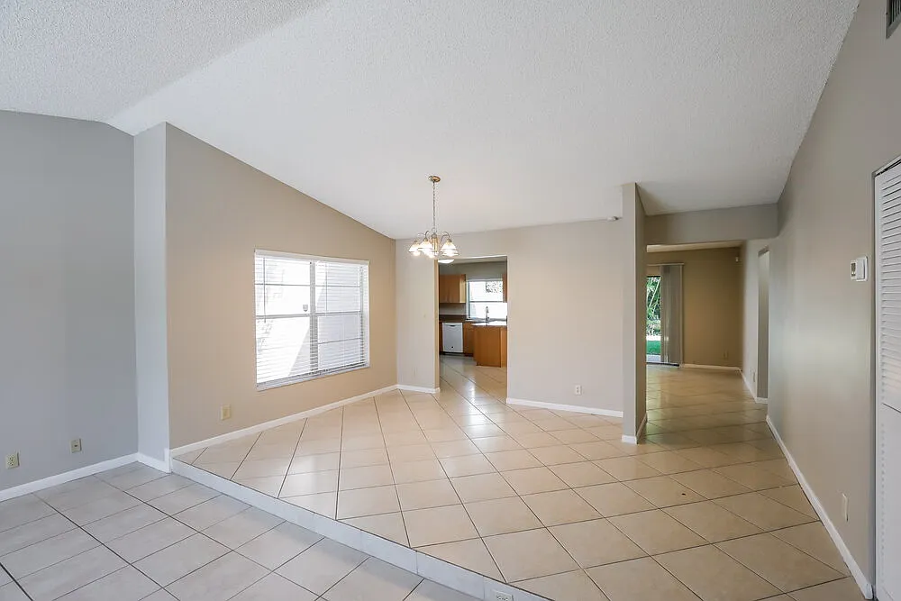 3 bed, 2.0 bath, 1654 sqft, $3,050 — Photo 3