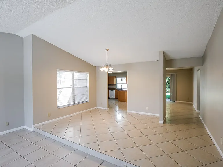 9611 NW 44th Ct — Photo 3