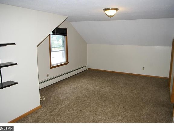 5th image of 119 Macarthur St E