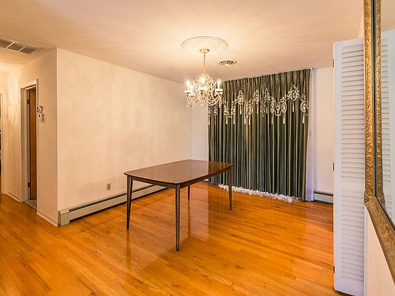 4th image of 2 Gladwish Ave