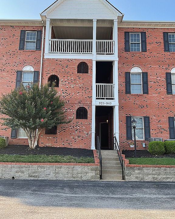 1st image of 923 W 1st St