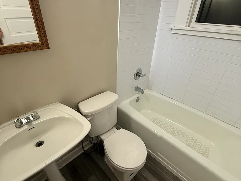 604 Boulevard SE #B — Photo 9