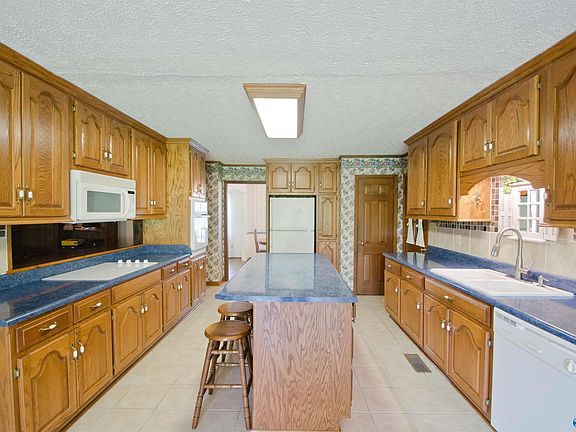 2nd image of 15579 Quinn Rd