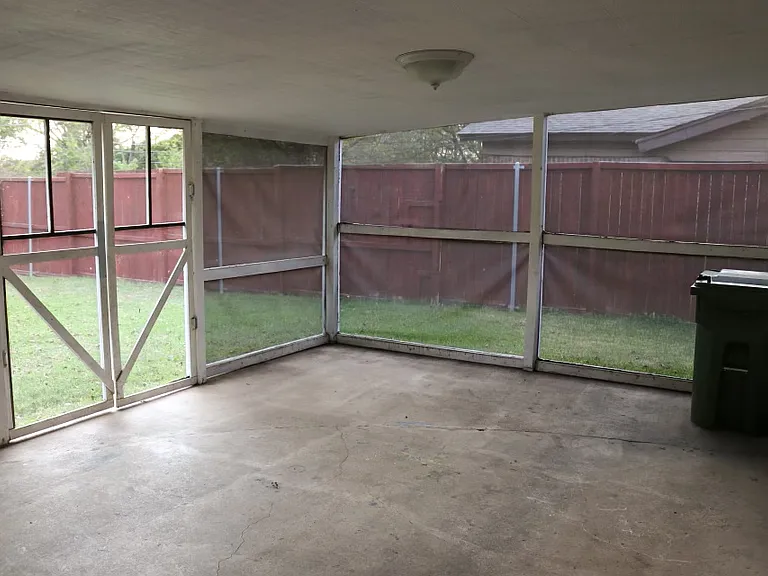 775 Briarwood Ln — Photo 11