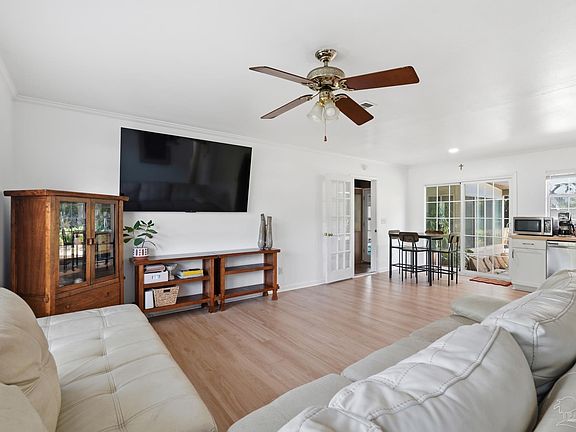 4th image of 353 Fairpoint Dr